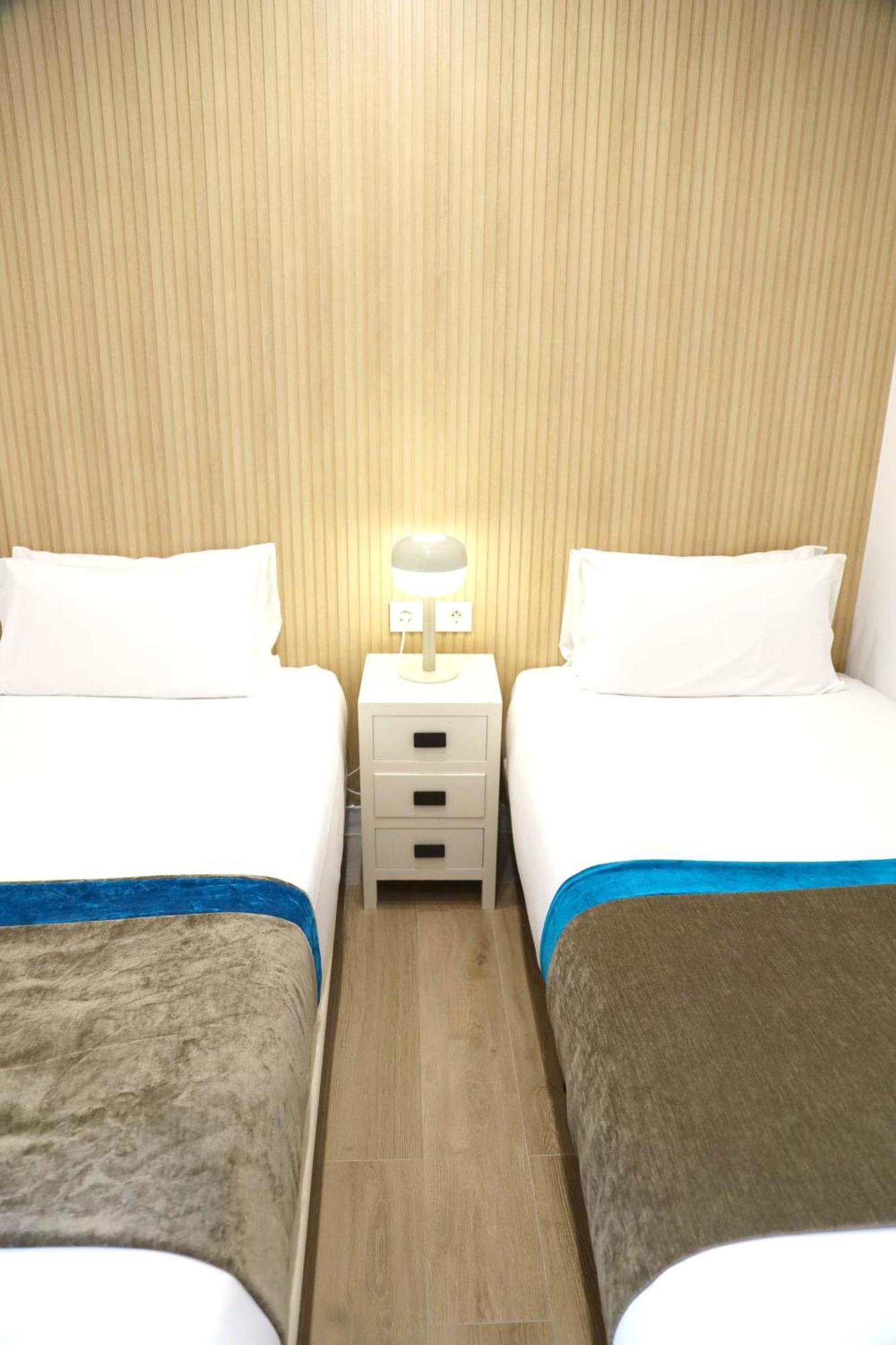 Cosmo Apartments Consell De Cent - Plaza Universitat Barcelona Luaran gambar