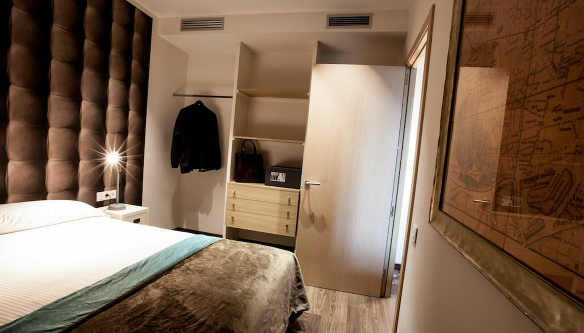 Cosmo Apartments Consell De Cent - Plaza Universitat Barcelona Luaran gambar